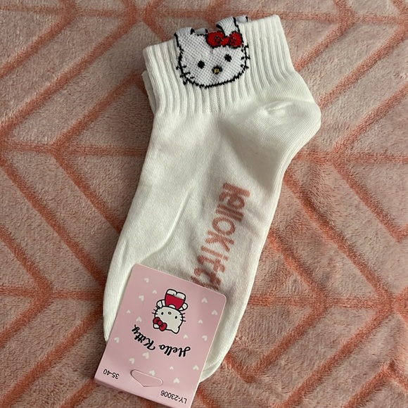 Cute hello kitty socks (3 different designs). - Picture 2 of 4